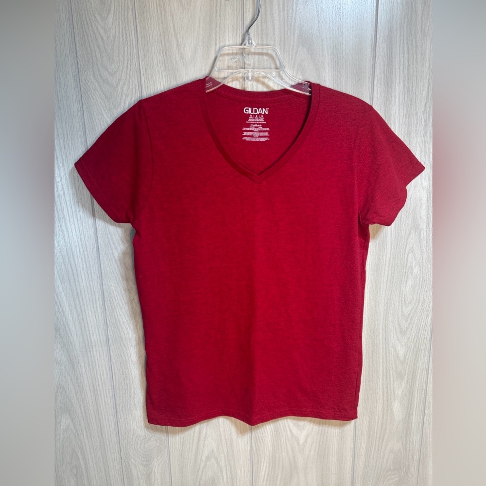 Gildan Heathered Red Short Sleeve V-Neck Shirt Size Medium
